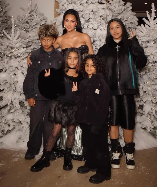 Ким Кардашьян с детьми