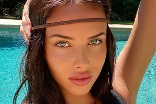 Красивая грудь и точеные изгибы: Анастасия Решетова снялась в крошечном бикини Красивая грудь и точеные изгибы: Анастасия Решетова снялась в крошечном бикини