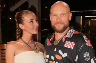 «Схватки намного легче проживаются в воде»: жена Владимира Селиванова рассказала, как родила в ванне «Схватки намного легче проживаются в воде»: жена Владимира Селиванова рассказала, как родила в ванне