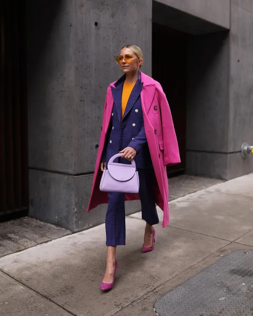 Лаконичное пальто идеально дополнит брючный костюм классического кроя.