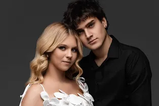 «Первая фотосессия втроем»: беременная Александра Трусова снялась с обнаженным животом в объятиях мужа «Первая фотосессия втроем»: беременная Александра Трусова снялась с обнаженным животом в объятиях мужа