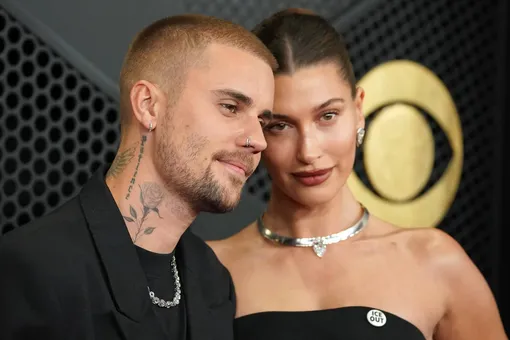 Джастин Бибер с голым торсом и в трусах-боксерах на глазах жены выступил на «Грэмми» Джастин Бибер с голым торсом и в трусах-боксерах на глазах жены выступил на «Грэмми»