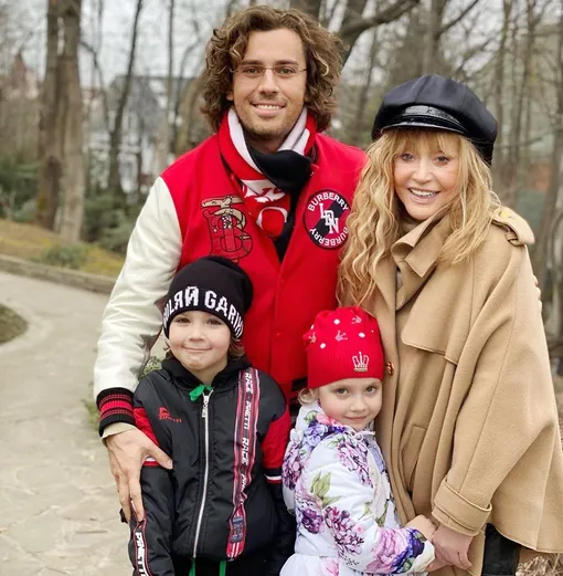 Звездные супруги с семьей