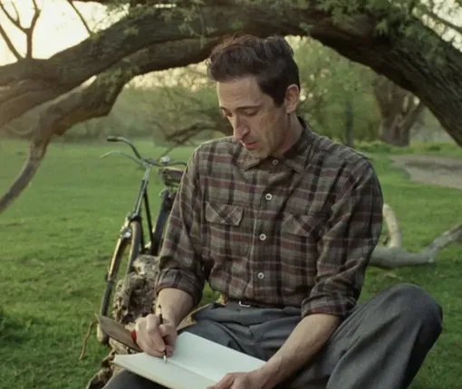 Эдриан Броуди в фильме «Бруталист» Эдриан Броуди в фильме «Бруталист»