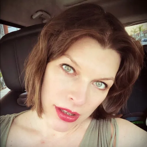 Новая прическа Милы Йовович