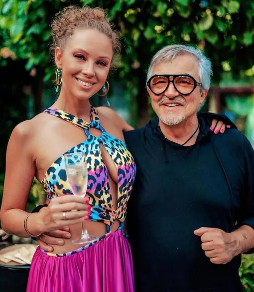 Полина и Дмитрий Дибровы сохранили хорошие отношения после развода Полина и Дмитрий Дибровы сохранили хорошие отношения после развода