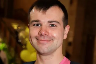 «Мы долго с Мироном смеялись»: Михаил Казаков из «Папиных дочек» отреагировал на обвинения падчерицы в домашнем насилии