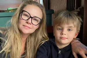 «Грунт летит в глаза, но страсть в воздухе»: Мария Миронова сняла на видео младшего сына в Испании «Грунт летит в глаза, но страсть в воздухе»: Мария Миронова сняла на видео младшего сына в Испании