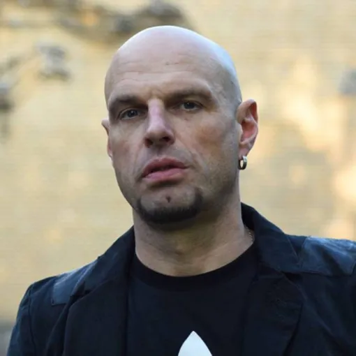 Дмитрий Сараев был известным концертным промоутером Дмитрий Сараев был известным концертным промоутером