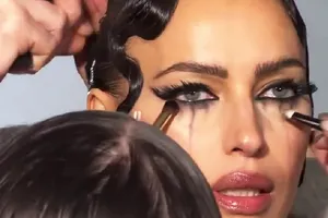 Ирина Шейк показала, как ей делали «заплаканный» макияж для нашумевшего дефиле