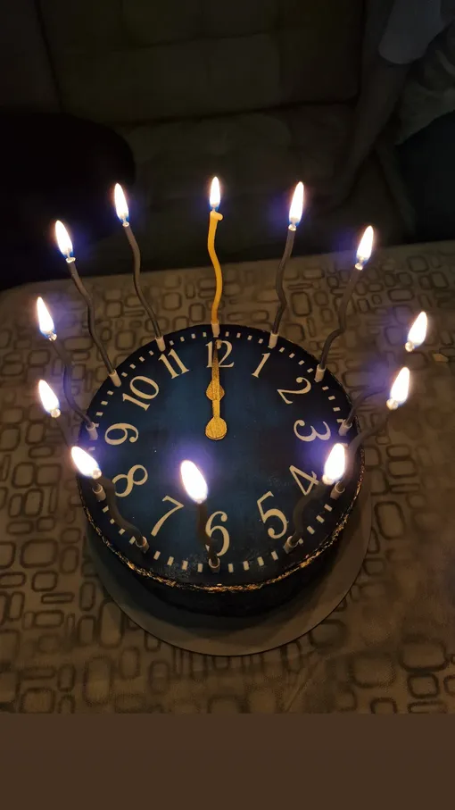 Наталия Устюменко вручила дочери особенный торт