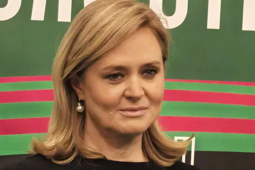 «Это была шутка!»: Анна Михалкова высмеяла себя на сцене МХТ после получения звания народной артистки России