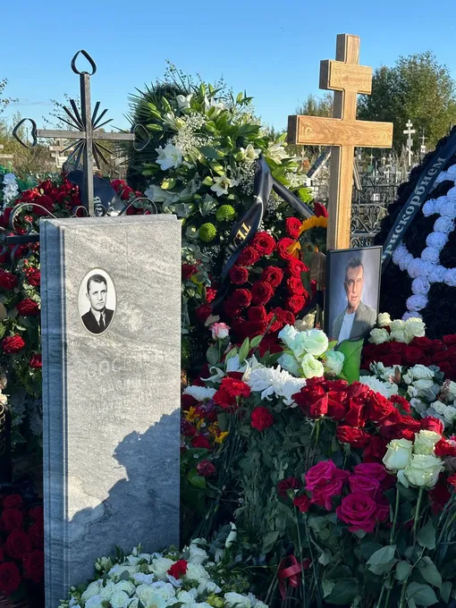 Сергея Соседова похоронили рядом с отцом Сергея Соседова похоронили рядом с отцом