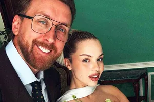 «Немного занята, замуж выхожу»: 19-летняя жена актера сериала «Триггер» Данилы Якушева показала свадебные видео