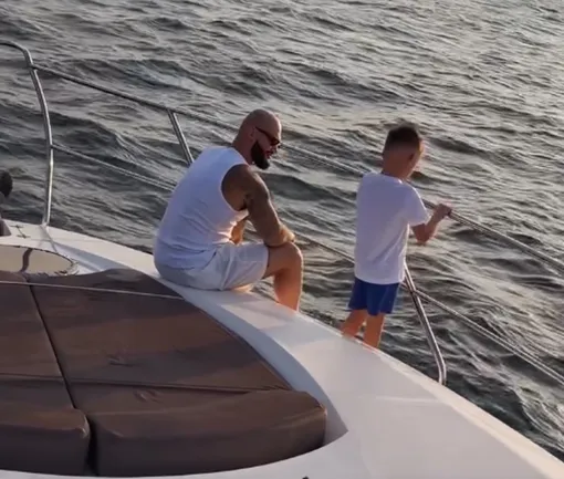 Джиган с сыном отдыхают в ОАЭ Джиган с сыном отдыхают в ОАЭ