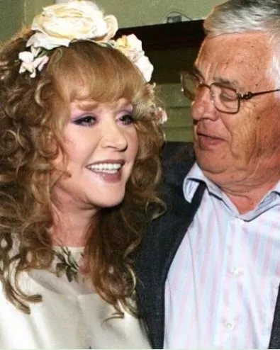 Алла Пугачева опубликовала совместный снимок с Раймондом Паулсом Алла Пугачева опубликовала совместный снимок с Раймондом Паулсом