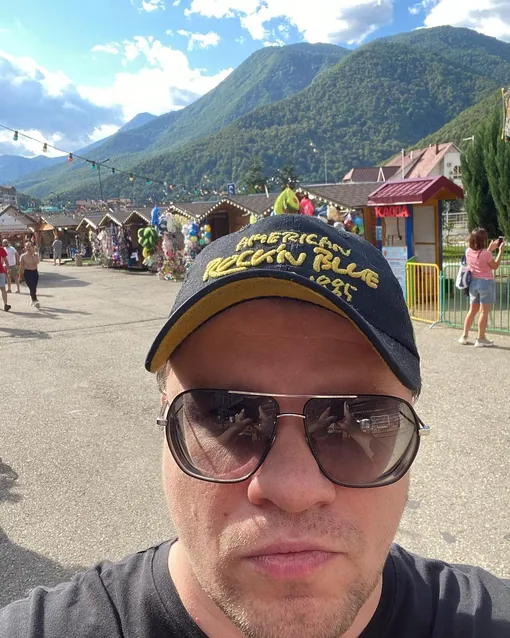 Свое прозвище «Бульдог» Гарик Харламов получил во время съемок передачи «Три обезьяны» Гарик Харламов биография