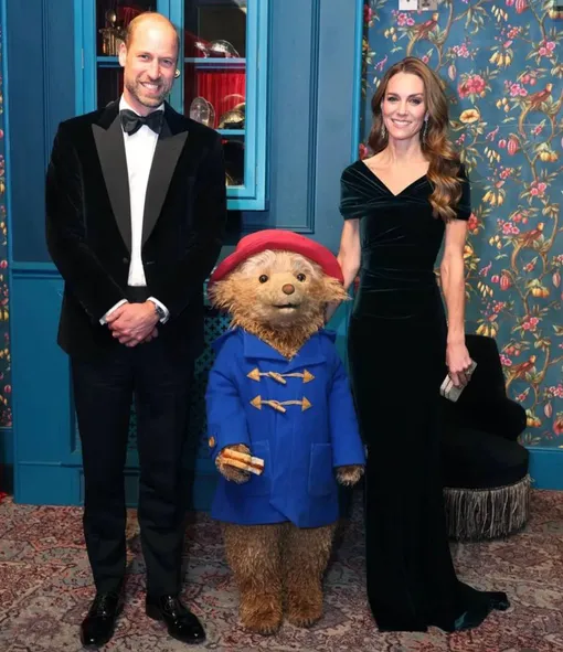 Принц и принцесса Уэльские с медвежонком Паддингтоном
