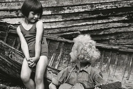 За стеклом За стеклом