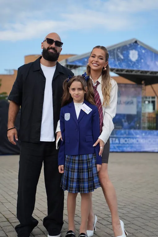 Анна Хиькевич с мужем и старшей дочерью