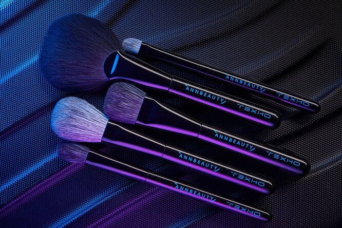 Annbeauty представили лимитированную коллекцию кистей для макияжа «Техно» Annbeauty представили лимитированную коллекцию кистей для макияжа «Техно»