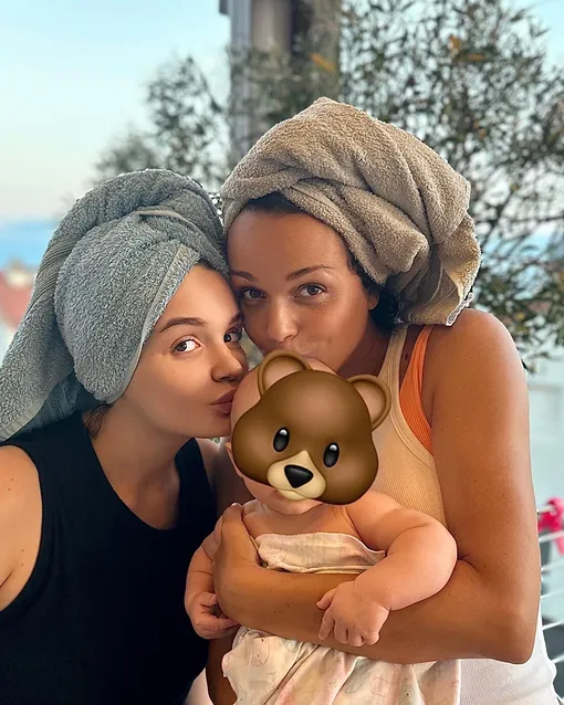 Слава со старшей дочерью и внуком