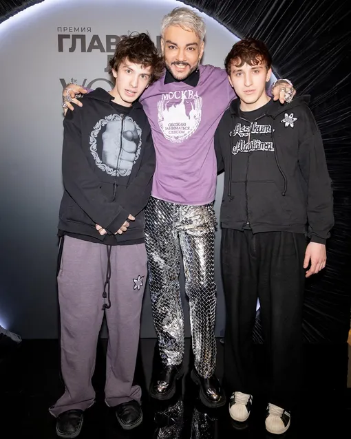 Филипп позировал с Марком Эйдельштейном, звездой оскароносного фильма «Анора», и его другом