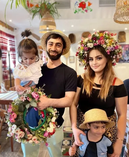 Аслан Бижоев с женой Раилией и детьми