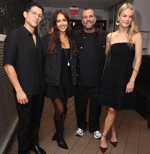 Дэнни Рамирес, Джессика Альба, Дэвид Грютман и Келли Сойер Патрикоф