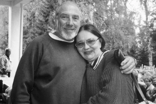 Прах Натальи Теняковой захоронили в могиле мужа Сергея Юрского на Троекуровском кладбище Прах Натальи Теняковой захоронили в могиле мужа Сергея Юрского на Троекуровском кладбище