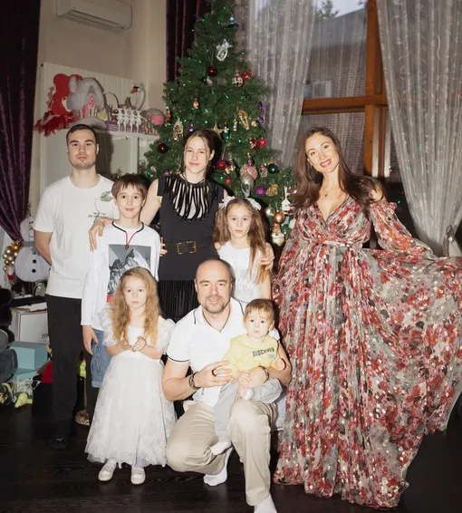 Роман и Елена с детьми Роман и Елена с детьми