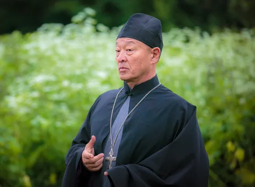 Кэри-Хироюки Тагава в роли священника в ленте «Иерей-сан. Исповедь самурая»