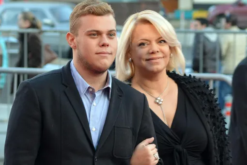 Младший сын Яны Поплавской женился на сотруднице Первого канала Младший сын Яны Поплавской женился на сотруднице Первого канала