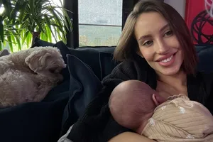 Эмма смешно надувает губы: невеста Тимати показала забавное видео с маленькой дочерью в автомобиле Эмма смешно надувает губы: невеста Тимати показала забавное видео с маленькой дочерью в автомобиле