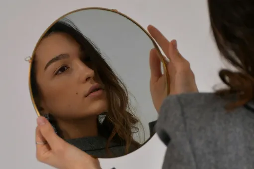 Как быстро убрать отек лица: советы косметологов Как быстро убрать отек лица: советы косметологов