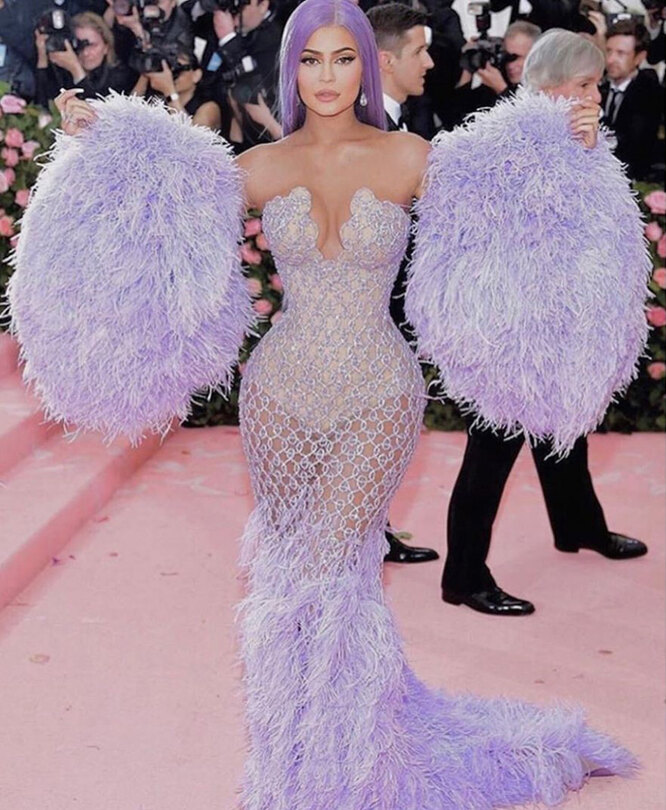 Сколько стоит оранжевое платье Кайли Дженнер? ОГРОМНАЯ цена за ошеломительный наряд!