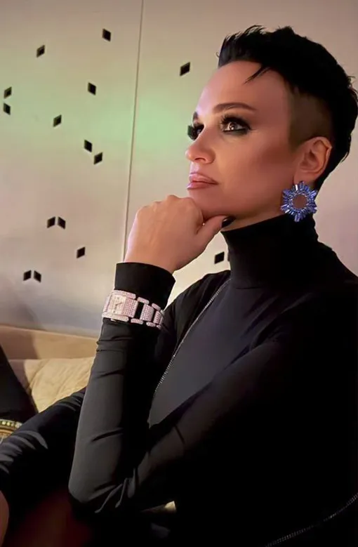 Слава после скандала кардинально сменила имидж