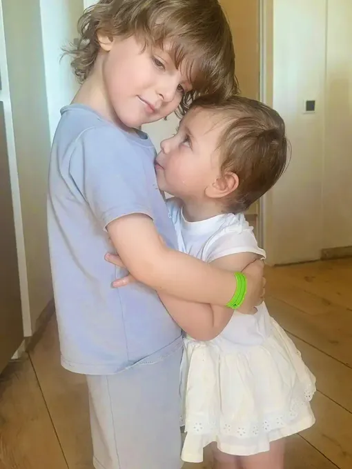 Лев и Лия растрогали маминых друзей Лев и Лия растрогали маминых друзей