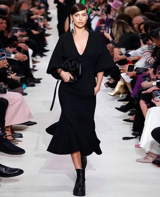 Ирина Шейк на показе Valentino Ирина Шейк на показе Valentino