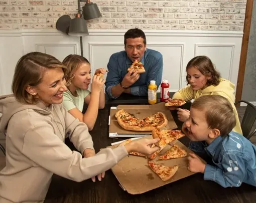 Анна и Андрей Мерзликин с детьми