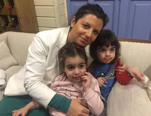 Маргарита Симоньян с дочерью и сыном