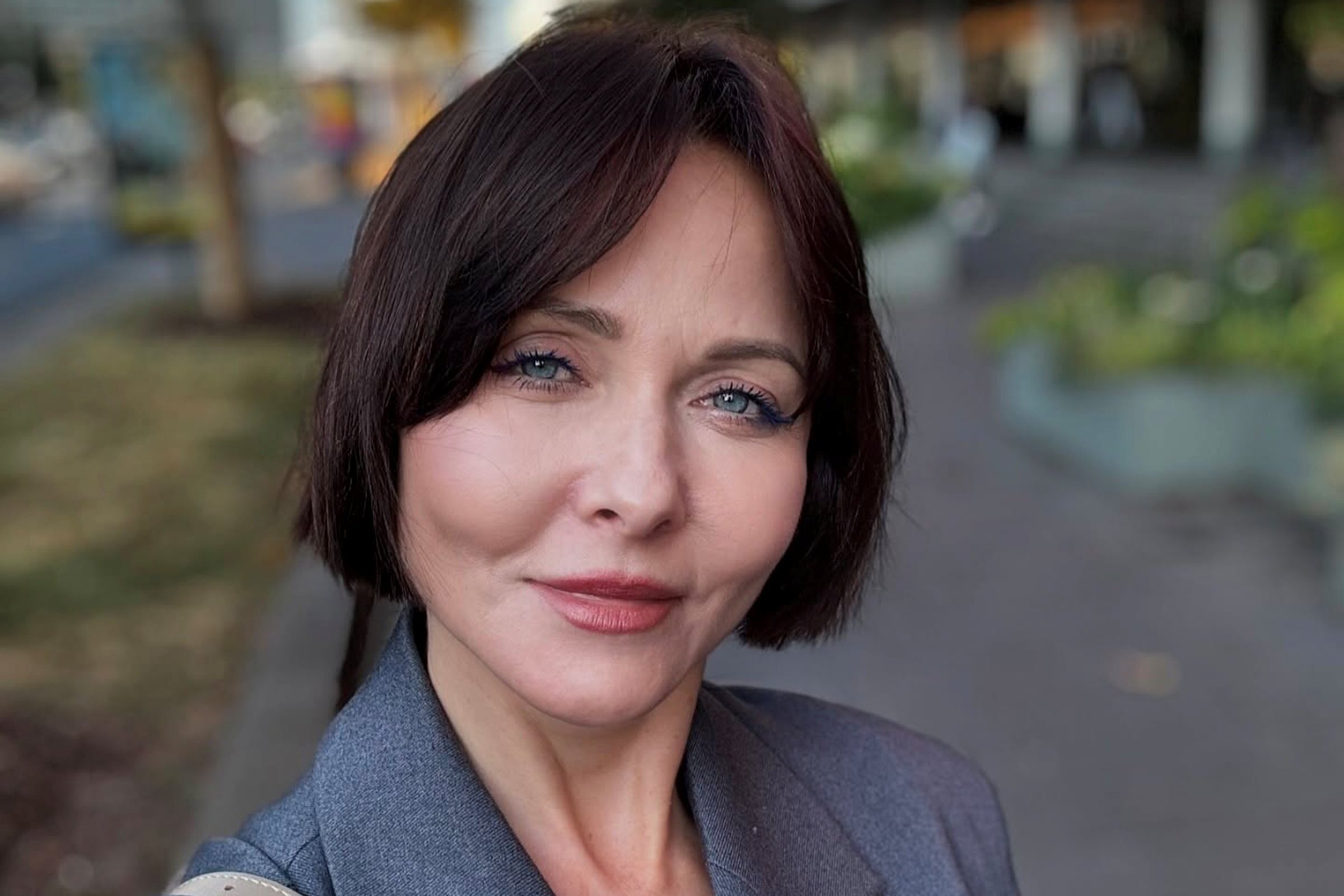 Әкесі мен қызы жыныстық қатынасқа түсіп, қызын жалайды Жетілген лесбиянкалық порно фотосуреттер