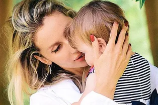 Нежное фото: Светлана Лобода впервые показала младшую дочь Нежное фото: Светлана Лобода впервые показала младшую дочь