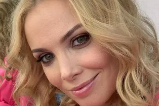 «Глаза сияют от счастья!»: Татьяна Арнтгольц в узком платье очаровала мужчин «Глаза сияют от счастья!»: Татьяна Арнтгольц в узком платье очаровала мужчин