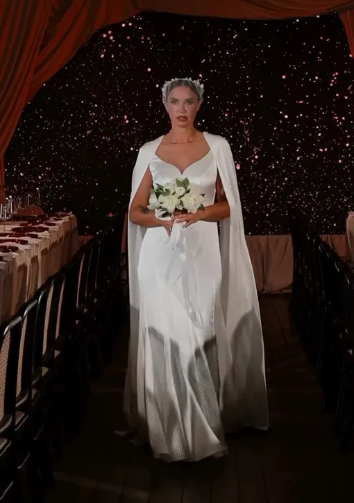 Агата Муцениеце осталась довольна своим свадебным образом Агата Муцениеце осталась довольна своим свадебным образом