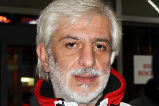 Исполнитель хита «Молодая» Ефрем Амирамов попал в реанимацию с сепсисом Исполнитель хита «Молодая» Ефрем Амирамов попал в реанимацию с сепсисом
