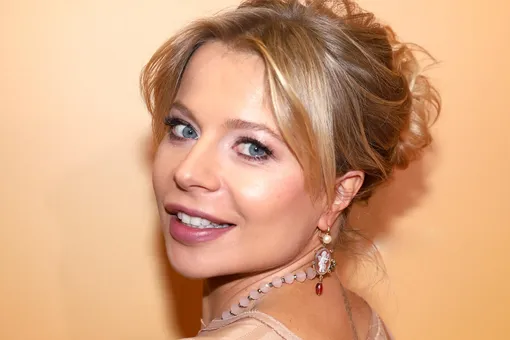 «Я влюбилась в шотландца»: родившая дочь от Ростислава Хаита звезда фильма «Умная Маша» показала нового бойфренда «Я влюбилась в шотландца»: родившая дочь от Ростислава Хаита звезда фильма «Умная Маша» показала нового бойфренда