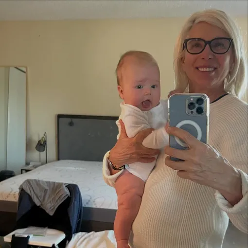 Алена Свиридова показала внучку