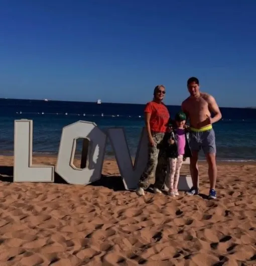 Лра Кудрявцева с мужем и дочерью в Египте