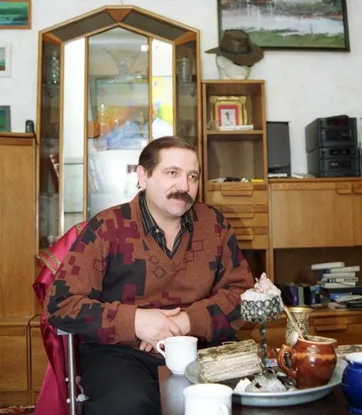 Юрий Лонго умер в 2006 году Юрий Лонго умер в 2006 году
